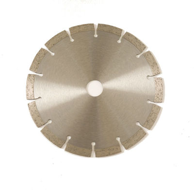 La presse froide 7inch 180×1.6/2.2×10×22.23×14T a segmenté Diamond Blade For General Purpose, la pierre et le béton